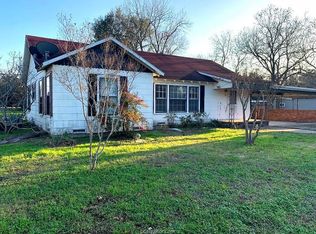 303 E Avenue E, Rosebud, TX 76570