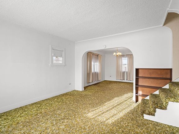5th image of 121 E Westview Ave