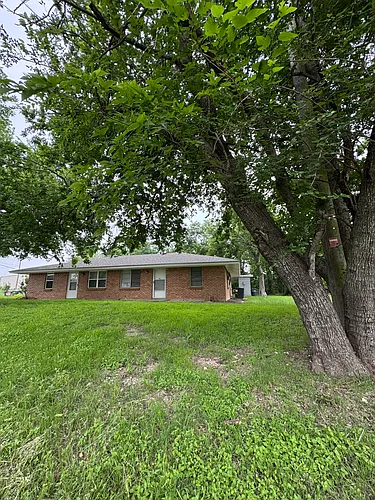 2109 W Avenue B Photo 1