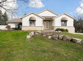 968 Cricket Cove Dr, Troy, MI 48084