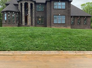 1270 Reda Dr, Clarksville, TN 37042