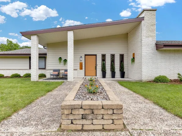 1545 West Cedar LANE, River Hills, WI 53217