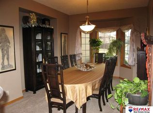 2341 Broadwater Dr, Papillion, NE 68046