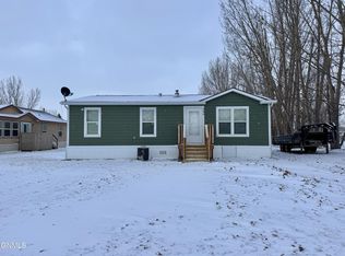 906 S 9th St, Fairview, MT 59221