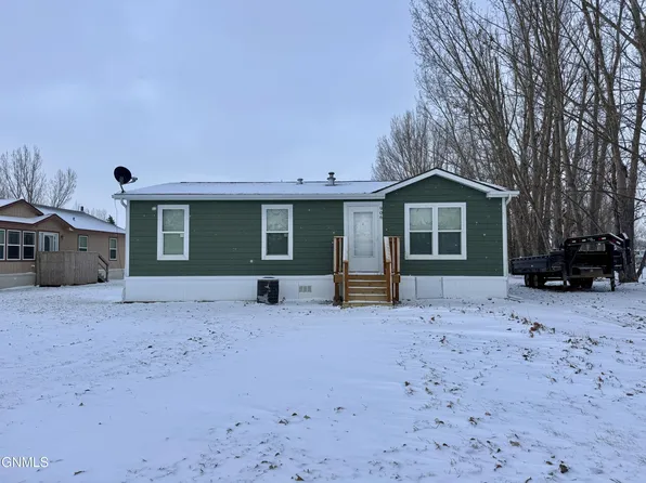 906 S 9th St, Fairview, MT 59221