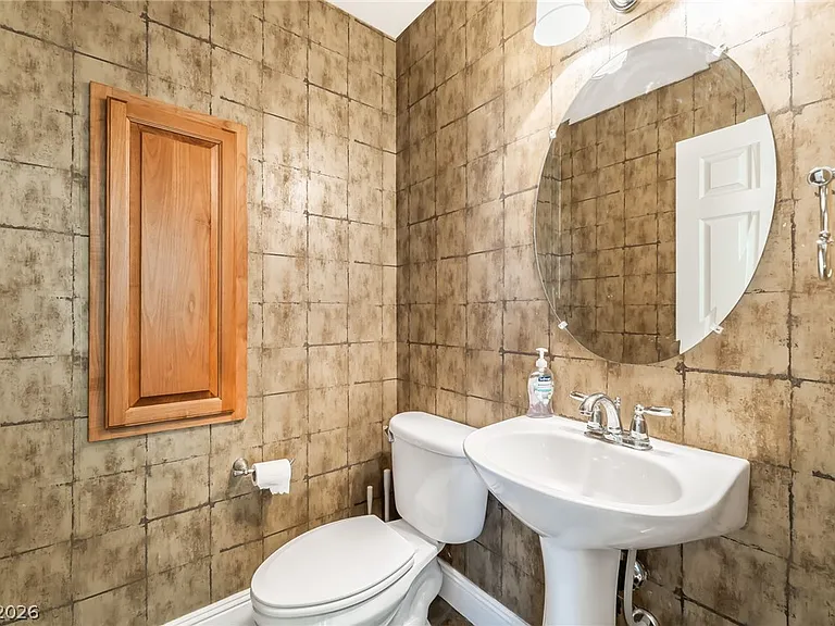 6877 Philharmonic Ave — Photo 14