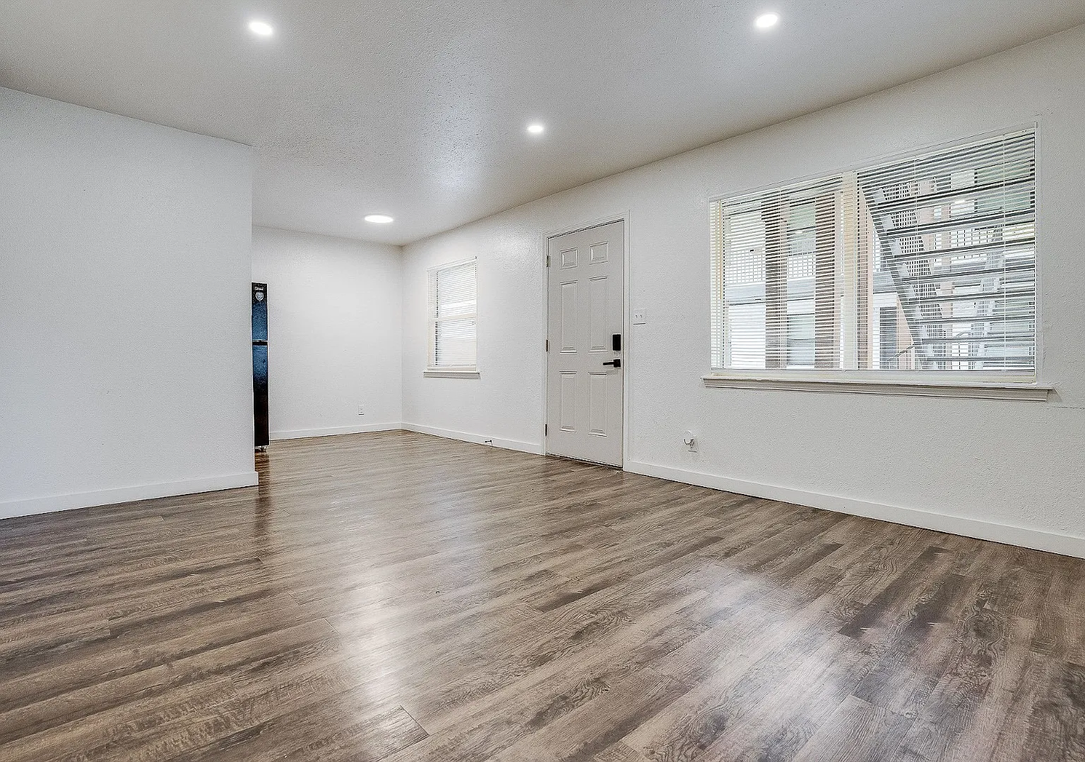1152 S Quaker Ave - 1152 S Quaker Ave Unit 3 — Photo 2