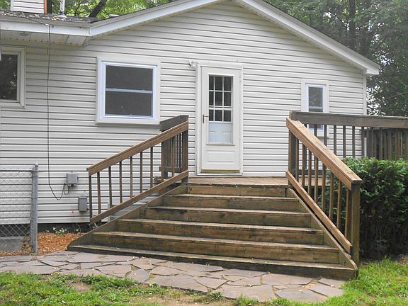 nice deck for entertaining