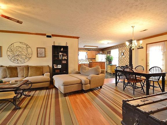 4th image of 5548 Elaine Ln