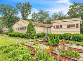 30 Sunset Dr, Naugatuck, CT 06770