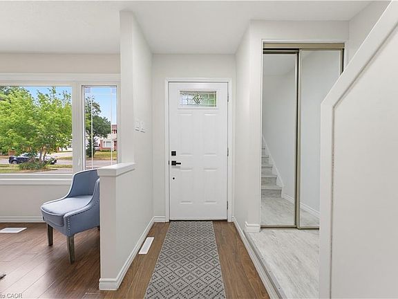5th image of 61 Balfour Cres