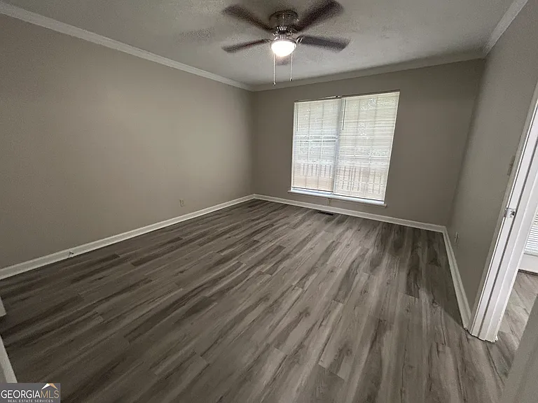 1002 Kathleen Ct — Photo 9