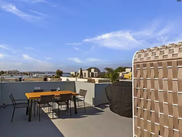 4034 Riviera Dr — Photo 18
