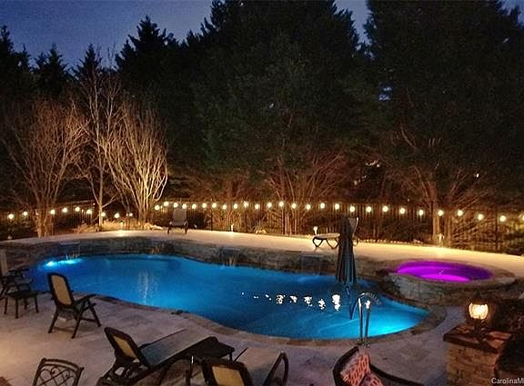 3rd image of 1013 Woodkirk Ln