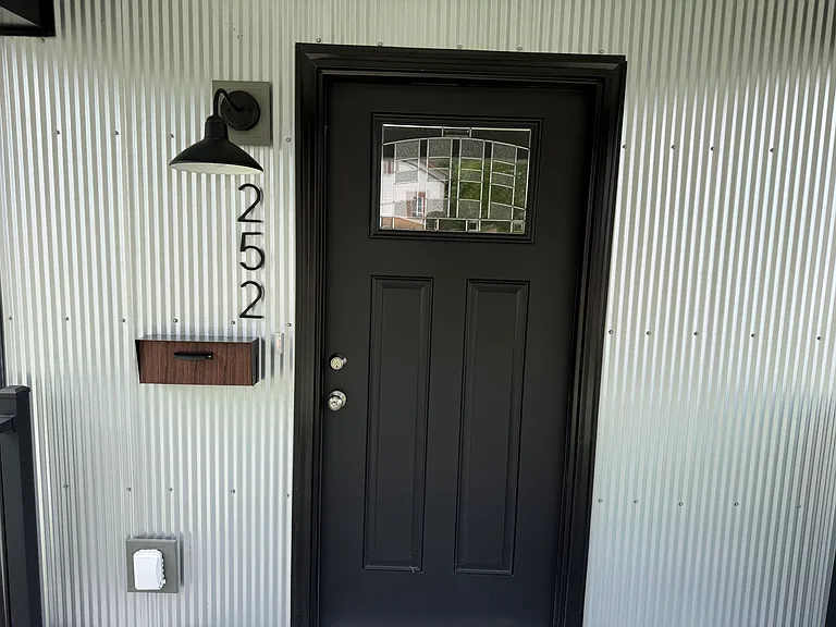 252 Front Ave SE #252 — Photo 1