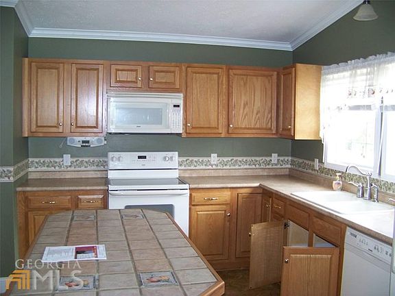 2nd image of 813 Southwell Ln