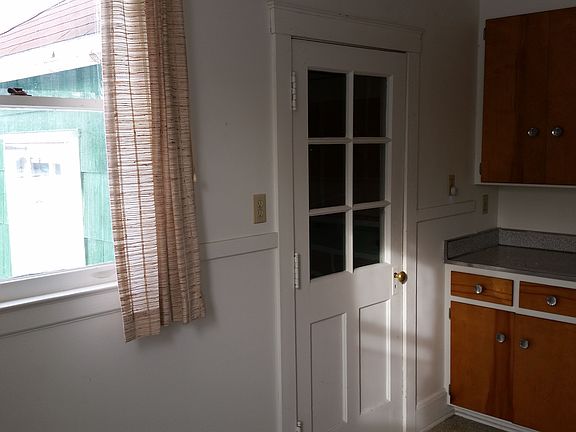 2nd image of 550 24th St