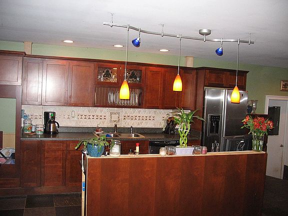 4th image of 207 Genesee St
