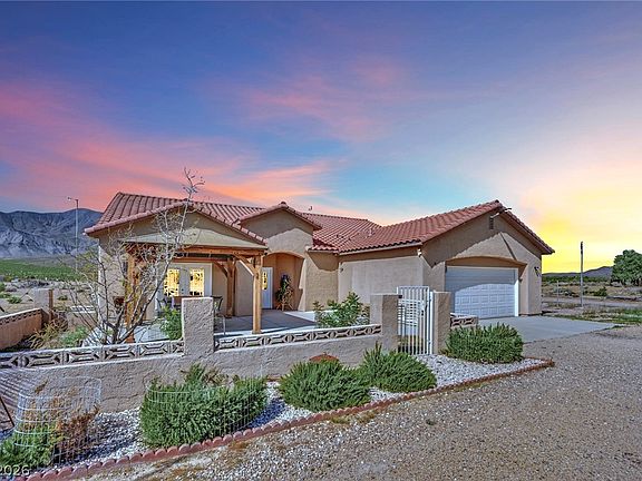 4th image of 676 N Diablo Dr