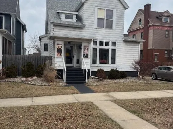 211 W 10th St, Michigan City, IN 46360