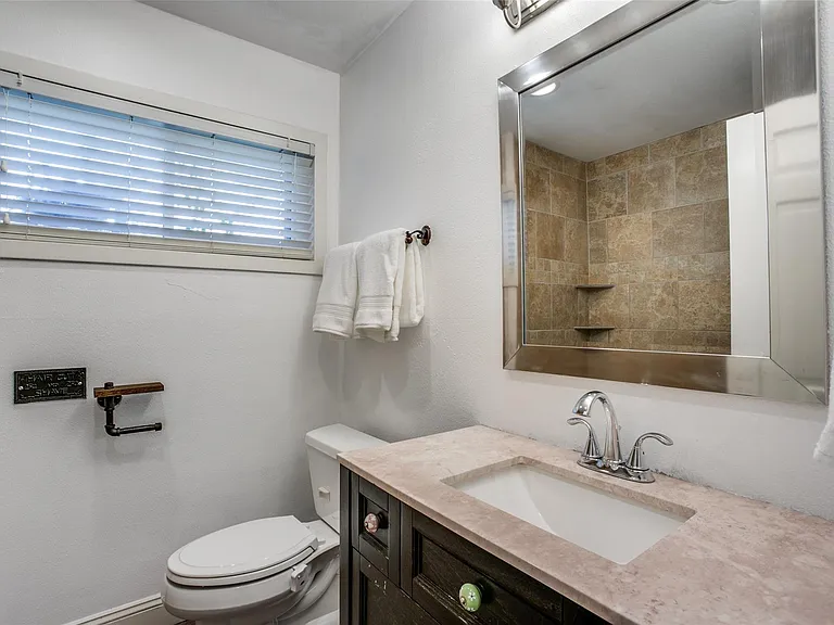 8503 Manhattan Dr — Photo 38