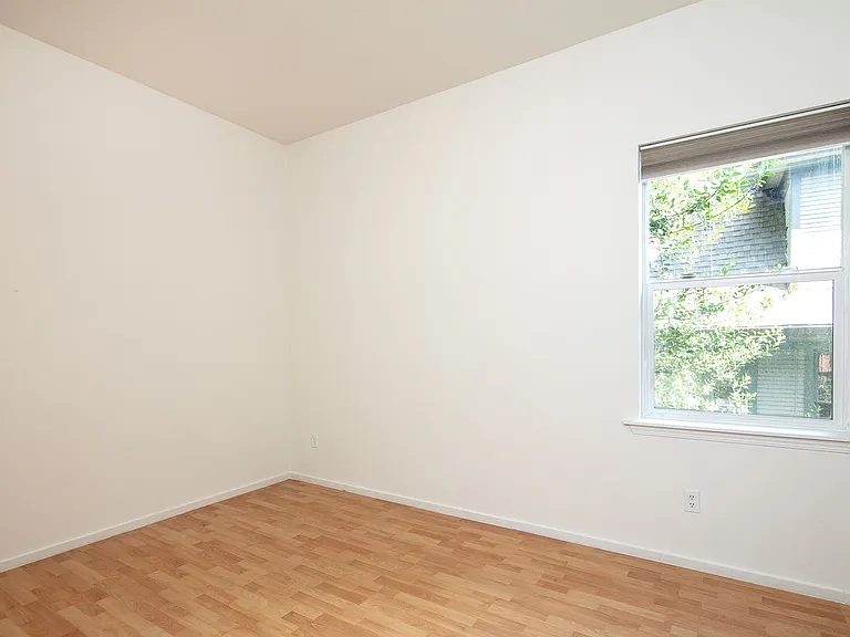 Harvard 6 Apartments — Photo 11