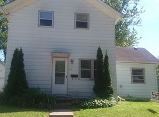 619 Grove St, Oconomowoc, WI 53066