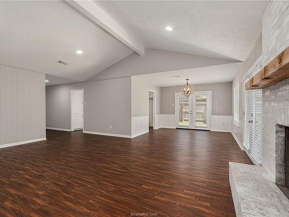 5th image of 1814 Laura Ln