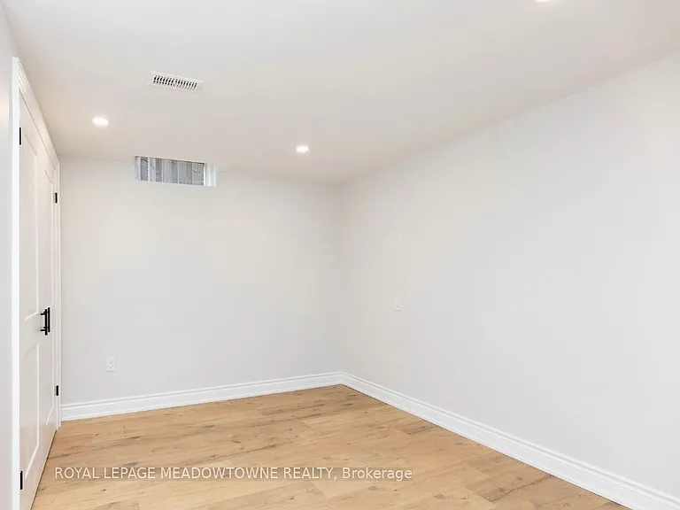 468 Gowland Cres #BASEMENT — Photo 27