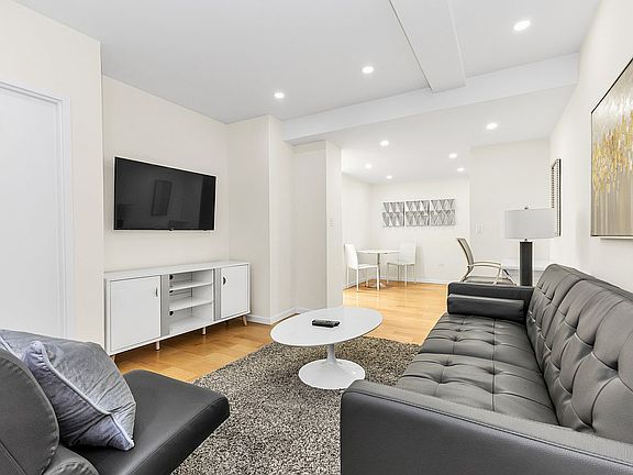 5th image of 150 W 51st St APT 1724