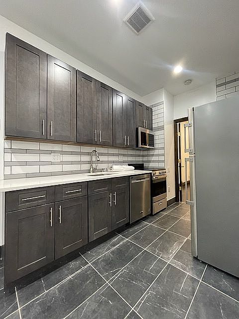 1st image of 390 15th St APT 1R