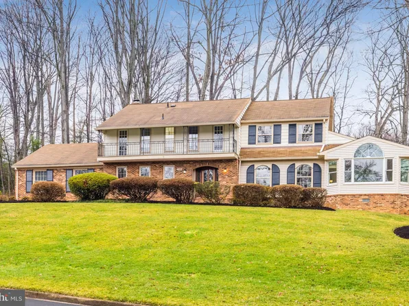 7906 Foxhound Rd, McLean, VA 22102
