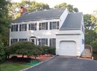 9 Soundview Dr, Miller Place, NY 11764