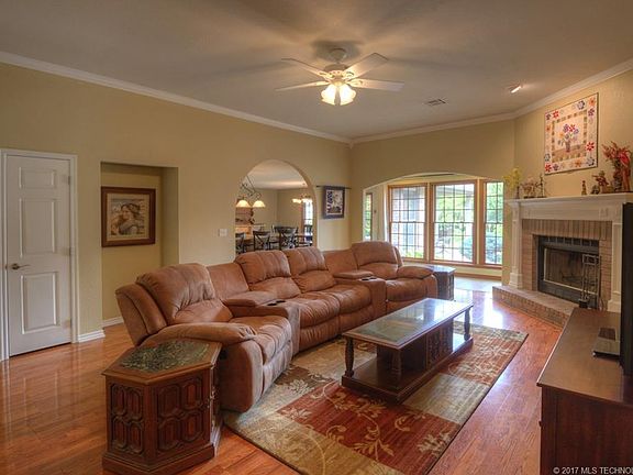 5th image of 2706 Highwood Dr