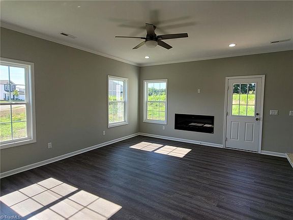 5th image of 462 Everidge Rd