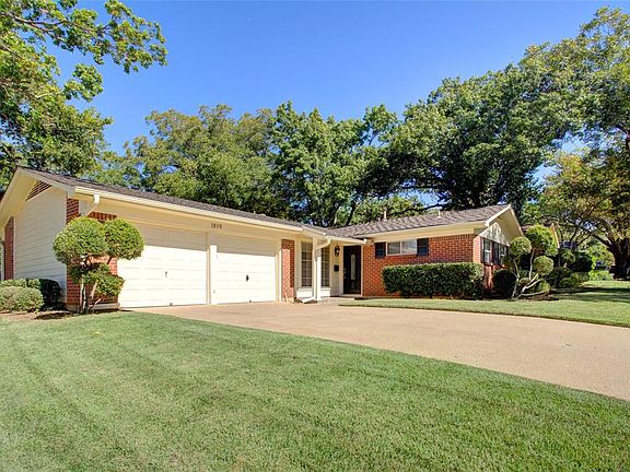 2nd image of 1819 Larkspur Dr