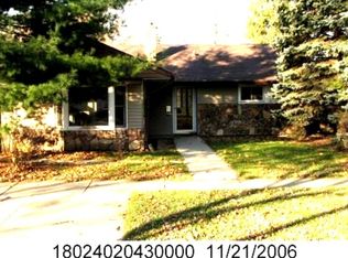 8100 44th St, Lyons, IL 60534