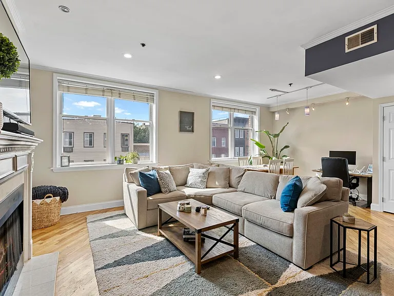 321 Monroe St #4 — Photo 3