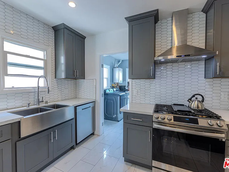 1067 S Sycamore Ave — Photo 21