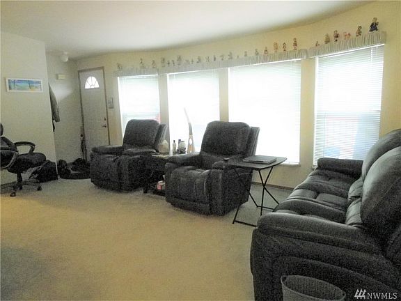 3rd image of 309 Ozette St NE