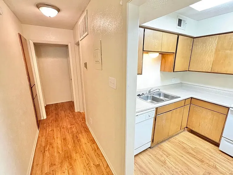 1115 N Austin St — Photo 19