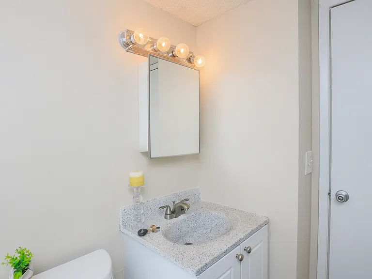 Silversmith Creek Apartments — Photo 36