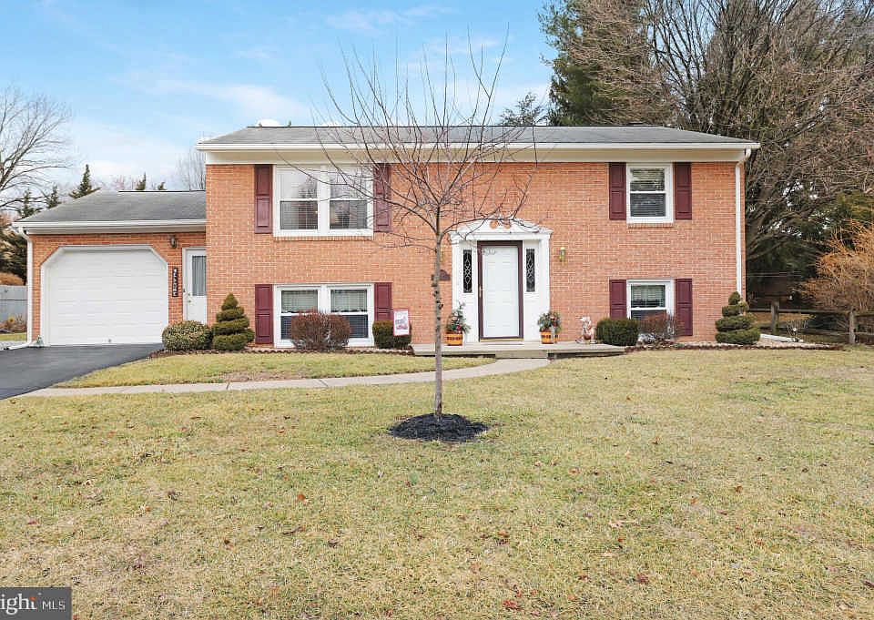 1st image of 17620 Stone Valley Dr