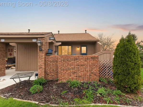25381 Potomac Dr #6, South Lyon, MI 48178