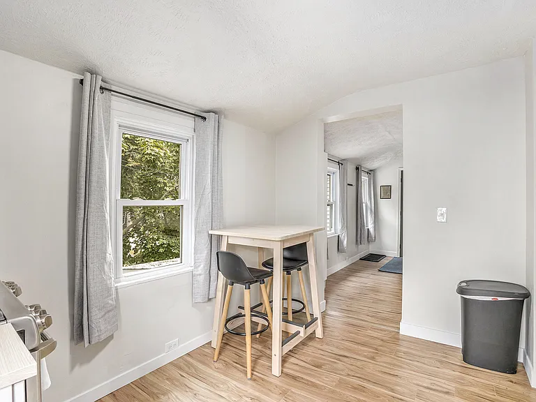 37 Gold Ave NW #3 — Photo 8