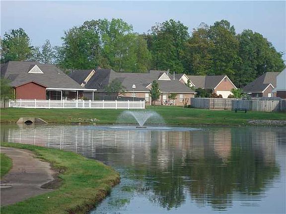 3rd image of 40 Lakewood Cv