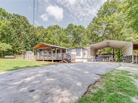 3rd image of 135 Little Creek Ln