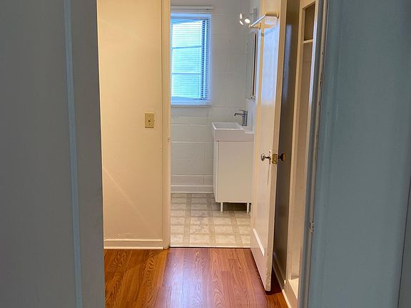 3rd image of 2263 Yale St