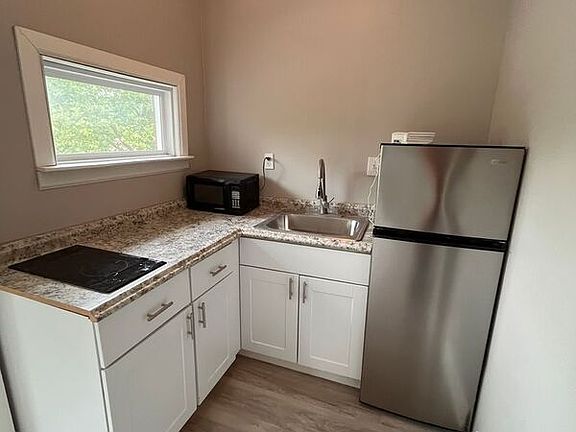 2nd image of 1396 Cadillac Blvd #6
