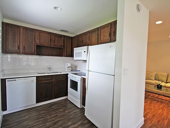 4th image of 4 Vista Palm Ln